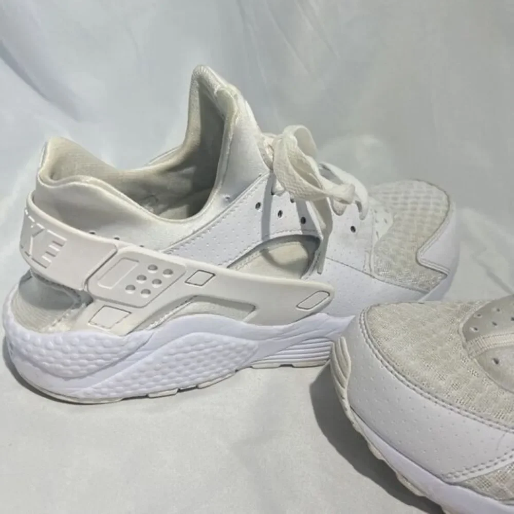 Size 8.5 - Nike Air Huarache Run Triple White‎ 2016